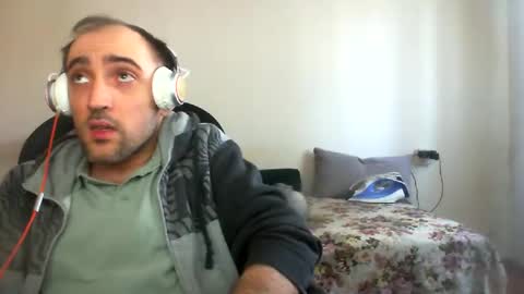 Snapshot of bentish chatting on January 1, 10:00 am bentish online show from January 1, 10:00 am