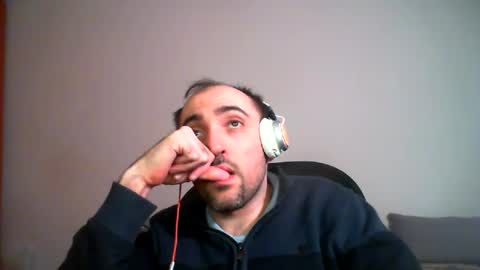 Snapshot of bentish chatting on January 6, 3:51 pm bentish online show from January 6, 3:51 pm