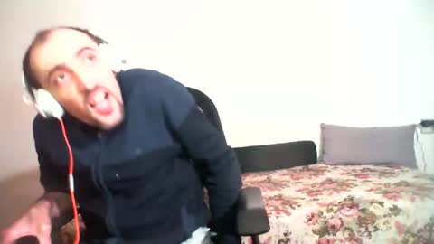 Snapshot of bentish chatting on February 1, 3:18 pm bentish online show from February 1, 3:18 pm