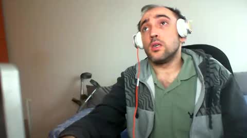 Snapshot of bentish chatting on February 5, 10:41 am bentish online show from February 5, 10:41 am