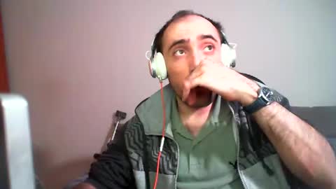 Snapshot of bentish chatting on February 5, 3:52 pm bentish online show from February 5, 3:52 pm