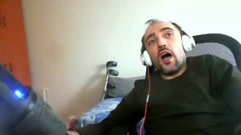 Snapshot of bentish chatting on February 12, 10:56 am bentish online show from February 12, 10:56 am