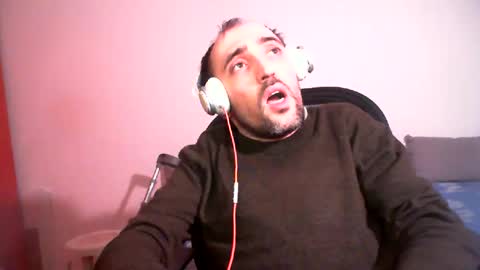 Snapshot of bentish chatting on February 13, 7:10 pm bentish online show from February 13, 7:10 pm