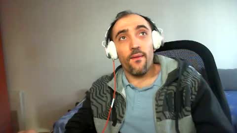 Snapshot of bentish chatting on February 15, 2:44 pm bentish online show from February 15, 2:44 pm