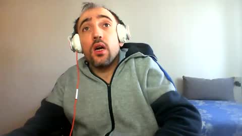 Snapshot of bentish chatting on February 18, 6:59 am bentish online show from February 18, 6:59 am