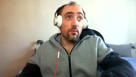 Snapshot of bentish chatting on February 18, 11:11 am bentish online show from February 18, 11:11 am