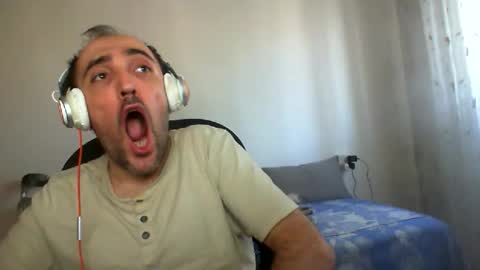 Snapshot of bentish chatting on September 9, 12:15 pm bentish online show from September 9, 12:15 pm