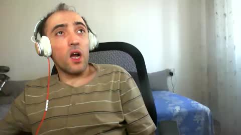 Snapshot of bentish chatting on October 23, 7:40 am bentish online show from October 23, 7:40 am