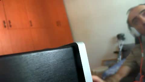 Snapshot of bentish chatting on October 24, 8:33 am bentish online show from October 24, 8:33 am