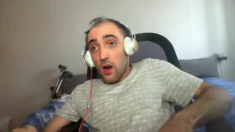 Snapshot of bentish chatting on November 11, 7:52 am bentish online show from November 11, 7:52 am