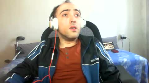 Snapshot of bentish chatting on November 18, 7:57 am bentish online show from November 18, 7:57 am