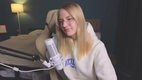 Alice online show from December 3, 7:22 pm