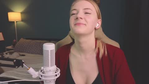 Alice online show from December 14, 7:36 pm