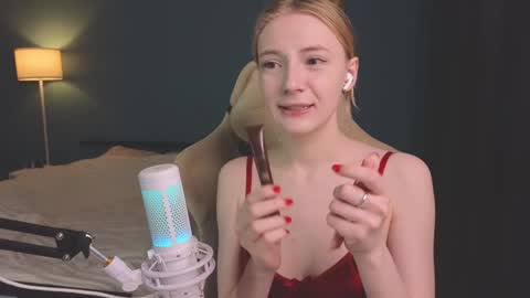 Alice online show from December 16, 8:05 pm