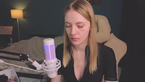 Alice online show from February 25, 11:30 am