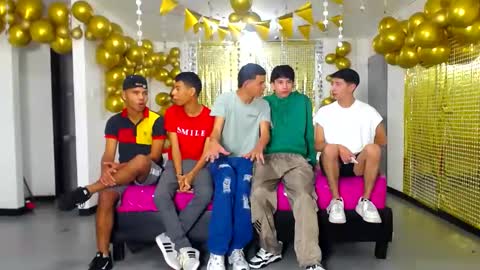 Snapshot of benz_boys chatting on January 11, 12:18 pm benz boys online show from January 11, 12:18 pm