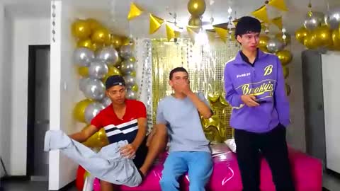 Snapshot of benz_boys chatting on January 16, 12:09 pm benz boys online show from January 16, 12:09 pm