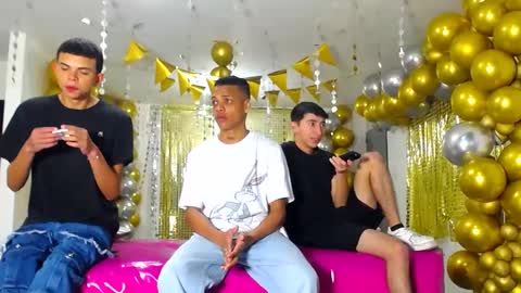 Snapshot of benz_boys chatting on January 18, 12:04 pm benz boys online show from January 18, 12:04 pm