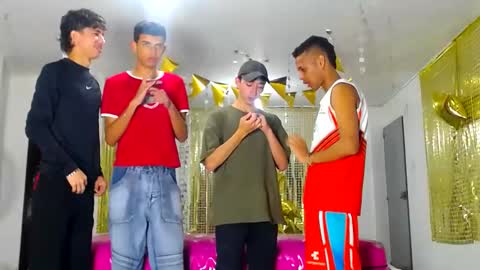 Snapshot of benz_boys chatting on February 20, 12:15 pm benz boys online show from February 20, 12:15 pm