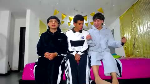 Snapshot of benz_boys chatting on March 1, 12:12 pm benz boys online show from March 1, 12:12 pm