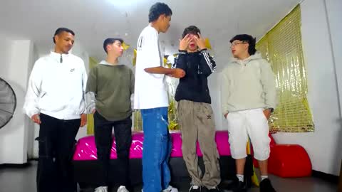 Snapshot of benz_boys chatting on March 3, 12:48 pm benz boys online show from March 3, 12:48 pm