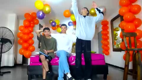 Snapshot of benz_boys chatting on March 9, 12:09 pm benz boys online show from March 9, 12:09 pm