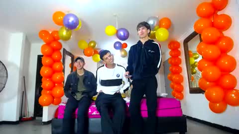 Snapshot of benz_boys chatting on March 10, 12:26 pm benz boys online show from March 10, 12:26 pm