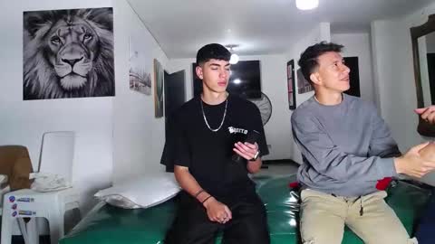 Snapshot of benz_boys chatting on September 17, 11:34 am benz boys online show from September 17, 11:34 am