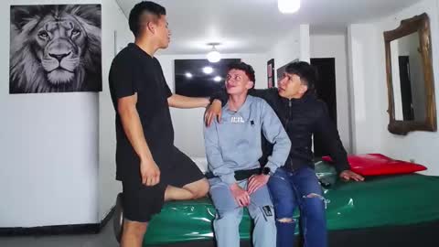 Snapshot of benz_boys chatting on September 18, 11:34 am benz boys online show from September 18, 11:34 am