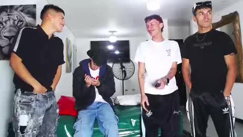 Snapshot of benz_boys chatting on September 25, 12:09 pm benz boys online show from September 25, 12:09 pm