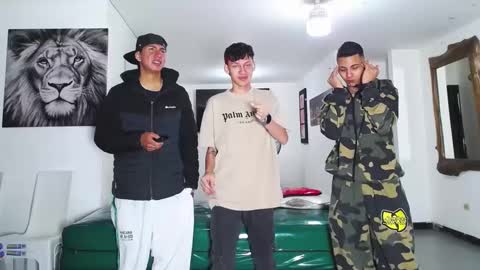 Snapshot of benz_boys chatting on September 28, 12:32 pm benz boys online show from September 28, 12:32 pm