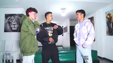 Snapshot of benz_boys chatting on October 1, 12:11 pm benz boys online show from October 1, 12:11 pm