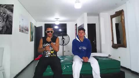 Snapshot of benz_boys chatting on October 4, 12:03 pm benz boys online show from October 4, 12:03 pm