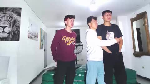 Snapshot of benz_boys chatting on October 8, 12:03 pm benz boys online show from October 8, 12:03 pm