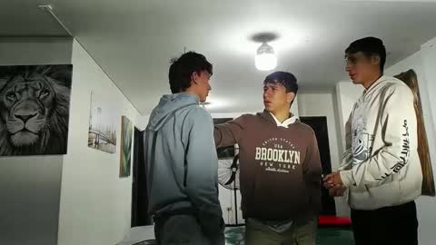 Snapshot of benz_boys chatting on October 11, 11:31 am benz boys online show from October 11, 11:31 am