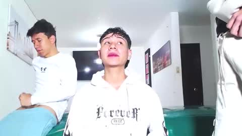 Snapshot of benz_boys chatting on October 22, 12:05 pm benz boys online show from October 22, 12:05 pm