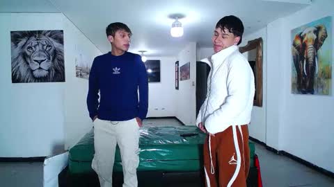 Snapshot of benz_boys chatting on October 28, 11:47 am benz boys online show from October 28, 11:47 am