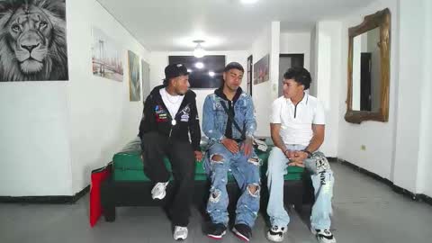 Snapshot of benz_boys chatting on November 12, 11:43 am benz boys online show from November 12, 11:43 am