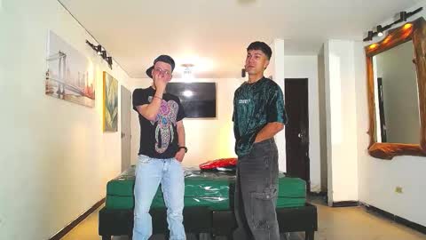 Snapshot of benz_boys chatting on November 14, 11:53 am benz boys online show from November 14, 11:53 am