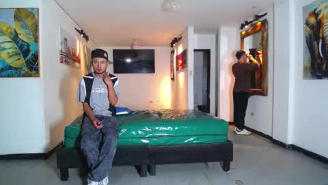 Snapshot of benz_boys chatting on November 16, 12:33 pm benz boys online show from November 16, 12:33 pm