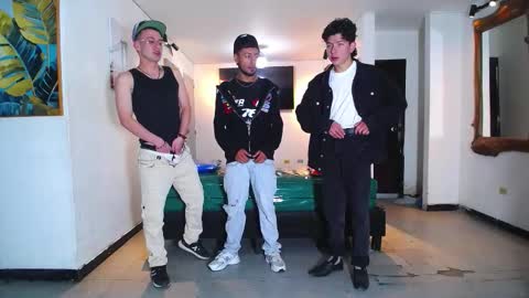 Snapshot of benz_boys chatting on November 17, 12:00 pm benz boys online show from November 17, 12:00 pm