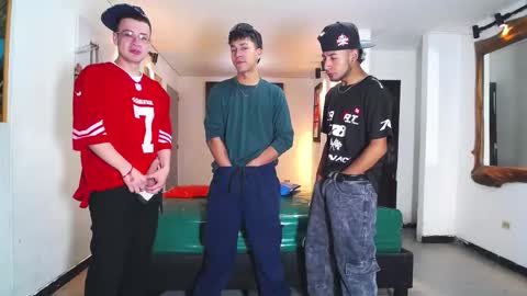 Snapshot of benz_boys chatting on November 25, 1:11 pm benz boys online show from November 25, 1:11 pm