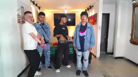 Snapshot of benz_boys chatting on November 29, 10:35 pm benz boys online show from November 29, 10:35 pm