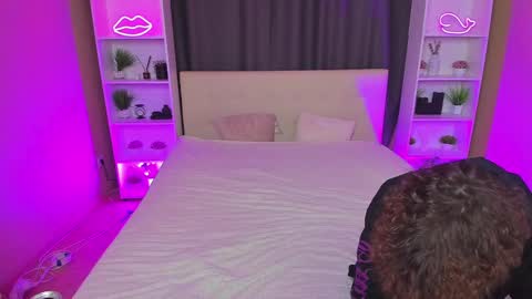 Danny and Kira online show from February 13, 2:31 pm