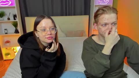 Danny and Kira online show from March 3, 2:58 am