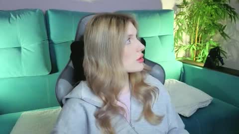 Danny and Kira online show from September 20, 8:37 am