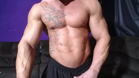 Snapshot of bestmuscle chatting on December 6, 3:41 am bestmuscle online show from December 6, 3:41 am