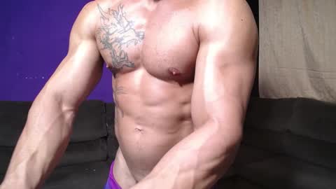 Snapshot of bestmuscle chatting on February 17, 5:04 am bestmuscle online show from February 17, 5:04 am