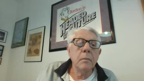 Snapshot of bestshot1951 chatting on December 5, 3:39 pm bestshot1951 online show from December 5, 3:39 pm