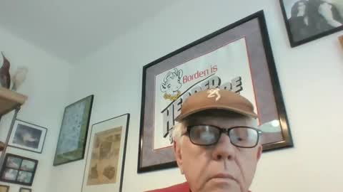 Snapshot of bestshot1951 chatting on December 9, 1:55 pm bestshot1951 online show from December 9, 1:55 pm